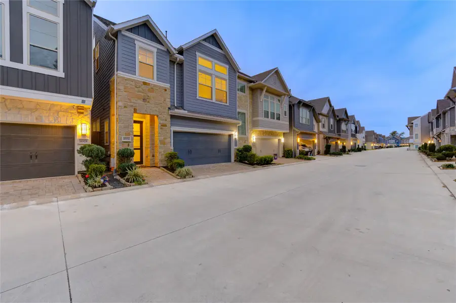 10931 Brambling Wood Drive, Houston, TX 77043 - Image #2