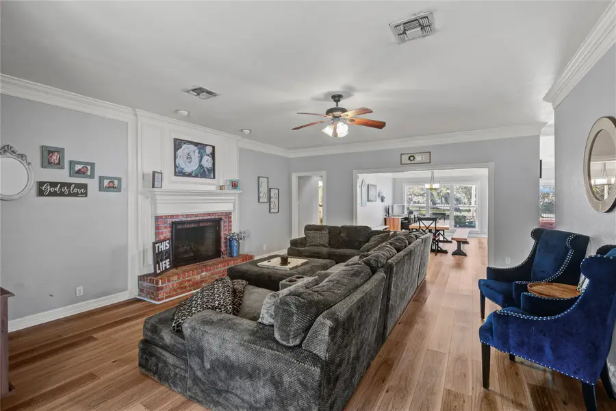 203 Teakwood Street, Lake Jackson, TX 77566 - Image #3