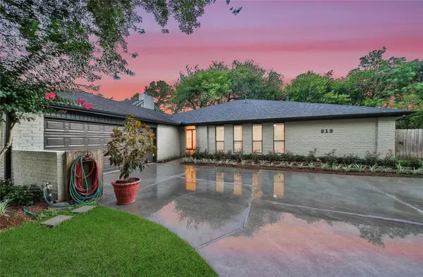813 E Green Belt Drive, Sugar Land, TX 77498