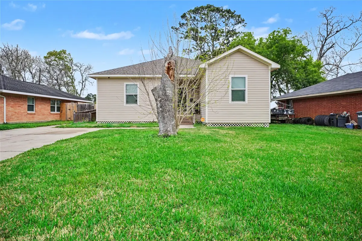 106 N Bayou Drive, Hitchcock, TX 77563 - #1