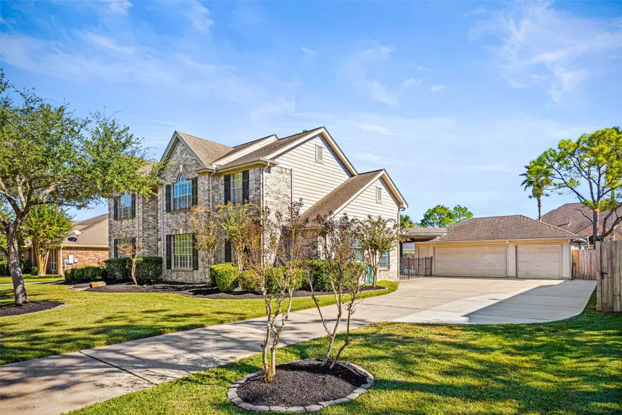 1305 Buttonwood Drive, Friendswood, TX 77546 - Image #2