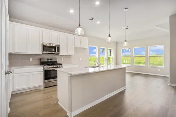 2102 Twin Lakes Boulevard, West Columbia, TX 77486