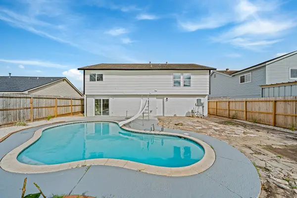 713 Sugar Hill Drive, La Porte, TX 77571