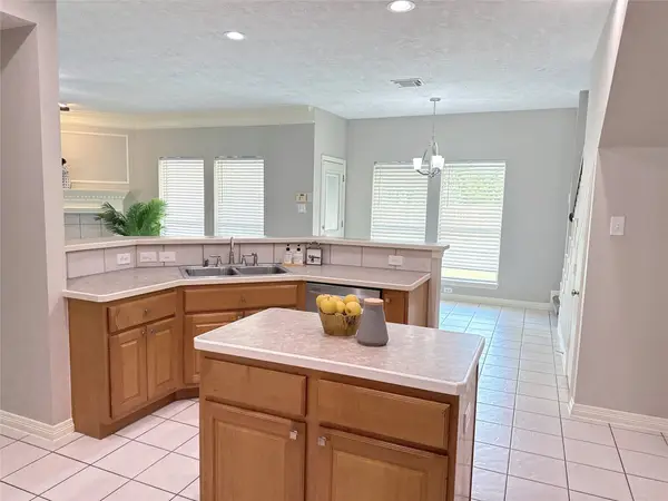 2422 Kilgarney Keep Street, Dickinson, TX 77539