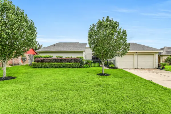 5206 Appleblossom Lane, Friendswood, TX 77546