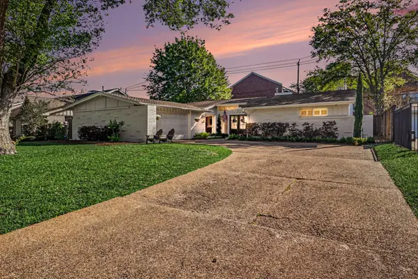 1715 Briarmead Drive, Houston, TX 77057