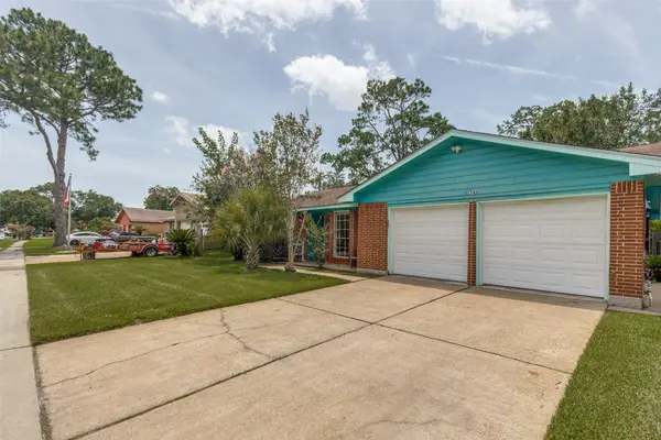 1745 Dolphin Drive, Seabrook, TX 77586