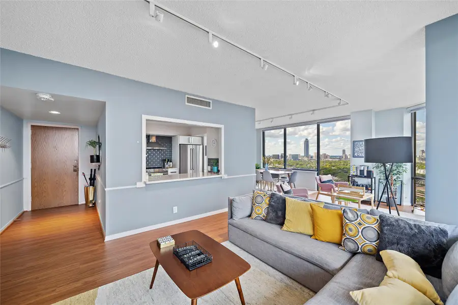 15 Greenway Plaza #25J, Houston, TX 77046 - #3