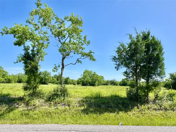 11945 7th St, Santa Fe, TX 77510