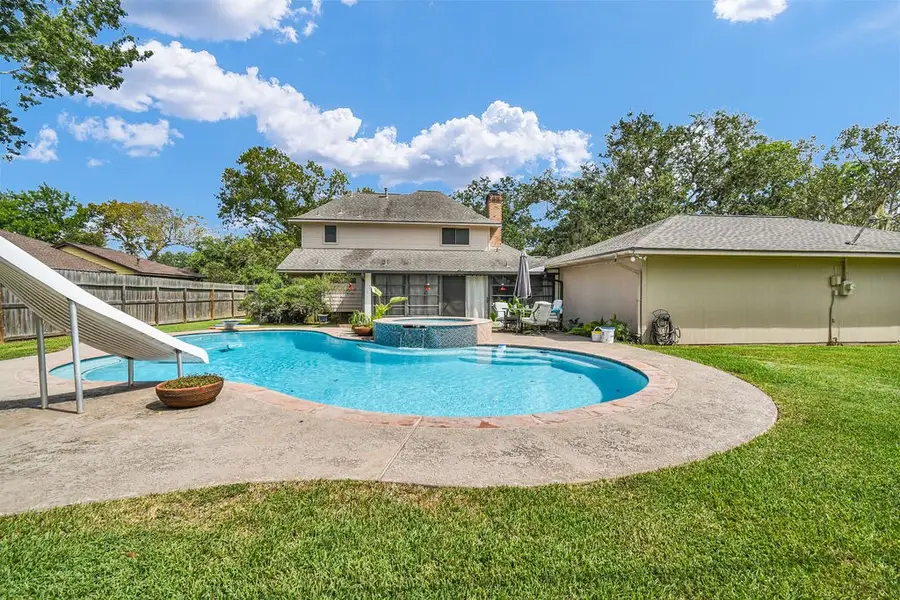 131 Frostwood Drive, Lake Jackson, TX 77566 - #2