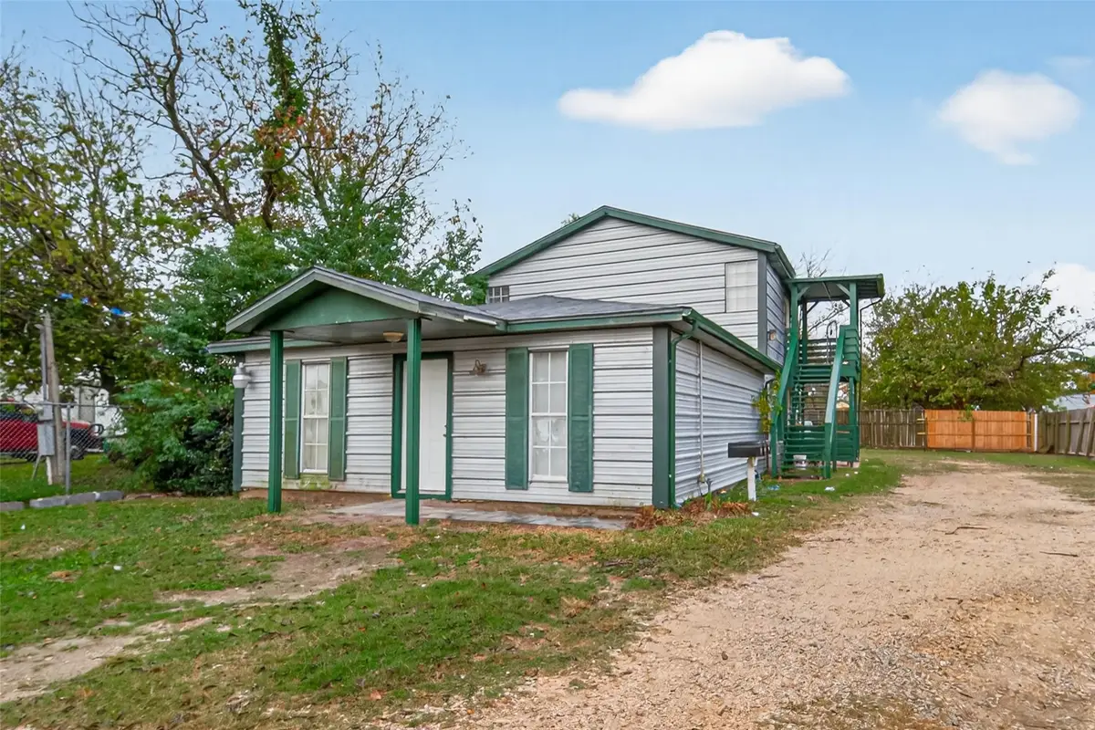 105 Clear Lake Road, Highlands, TX 77562 - Image #1