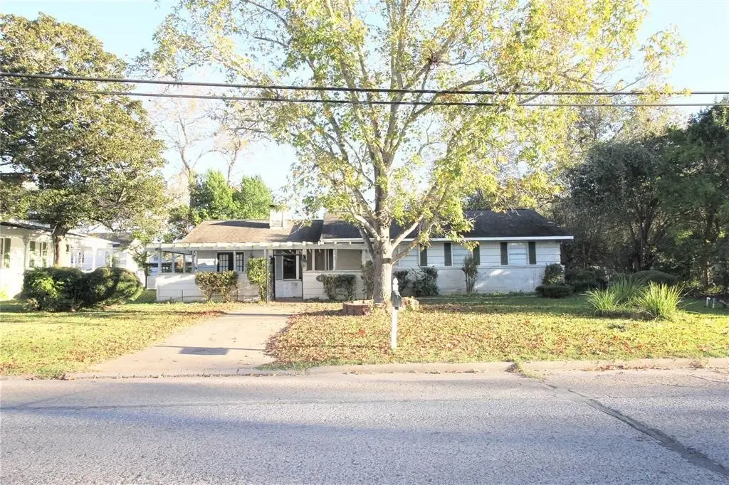 411 E Alabama Street, Wharton, TX 77488 - #1