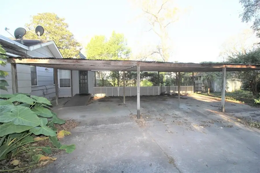 411 E Alabama Street, Wharton, TX 77488 - #3