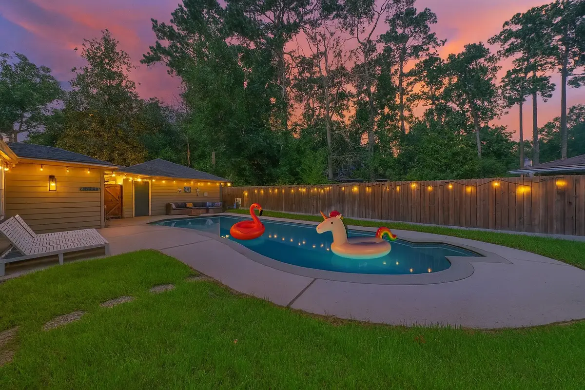563 Landfall Ln, Conroe, TX 77302 - #1