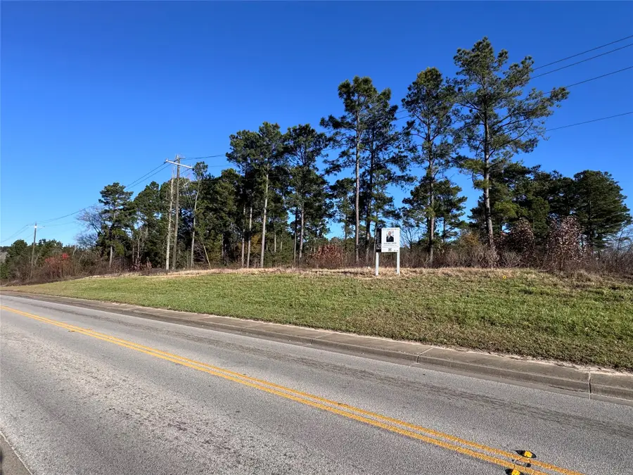 1980 Veterans Memorial Parkway, Huntsville, TX 77340 - Image #2