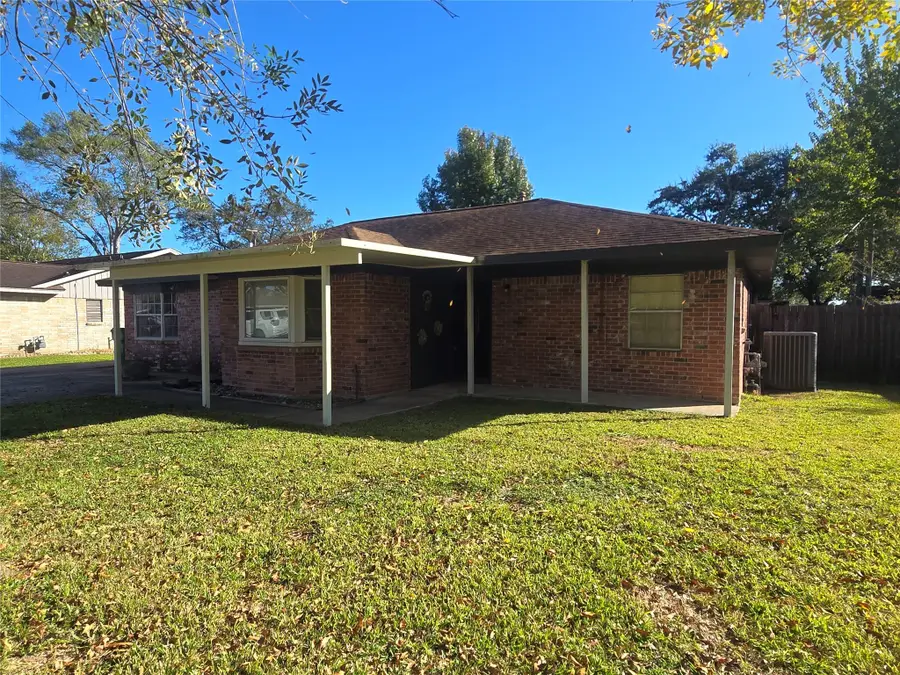 1045 Vine Drive, Angleton, TX 77515 - Image #3