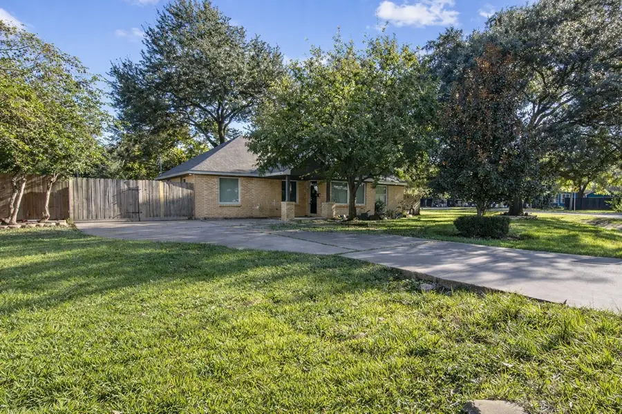 2201 Meadow Lane, La Marque, TX 77568 - #2