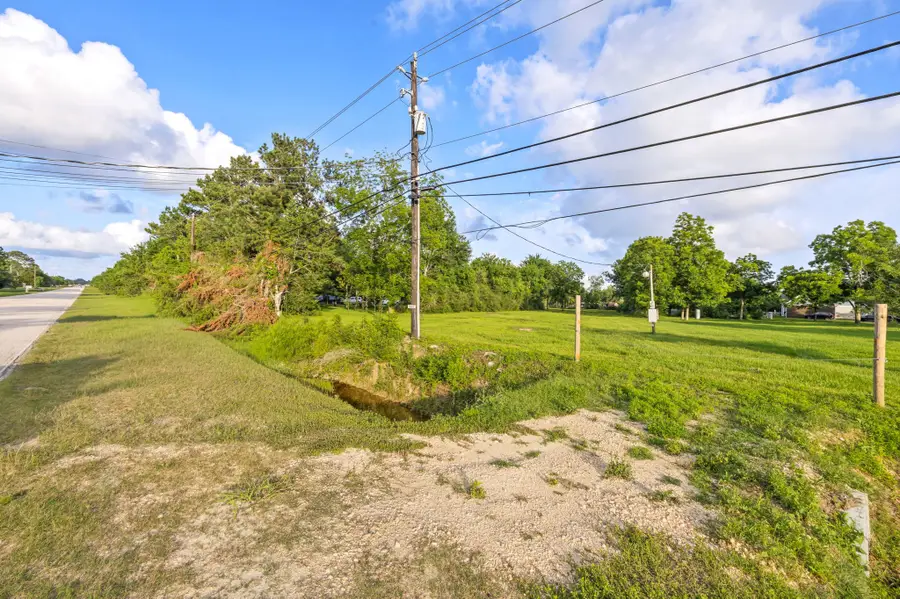 906 E Archer Road, Baytown, TX 77521 - #2
