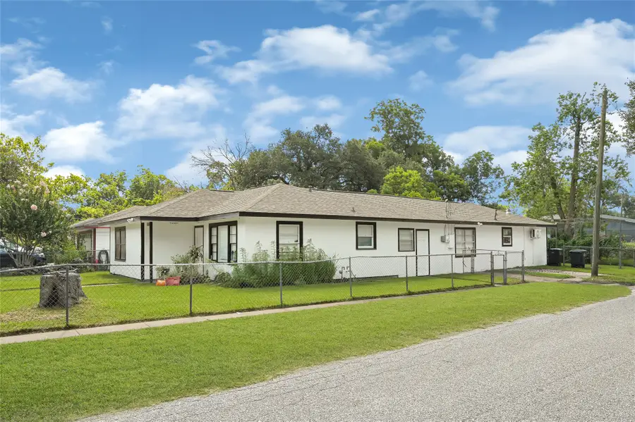 1033 W Snyder Street, Alvin, TX 77511 - #2