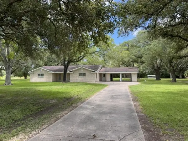 6907 Fm-2403, Alvin, TX 77511