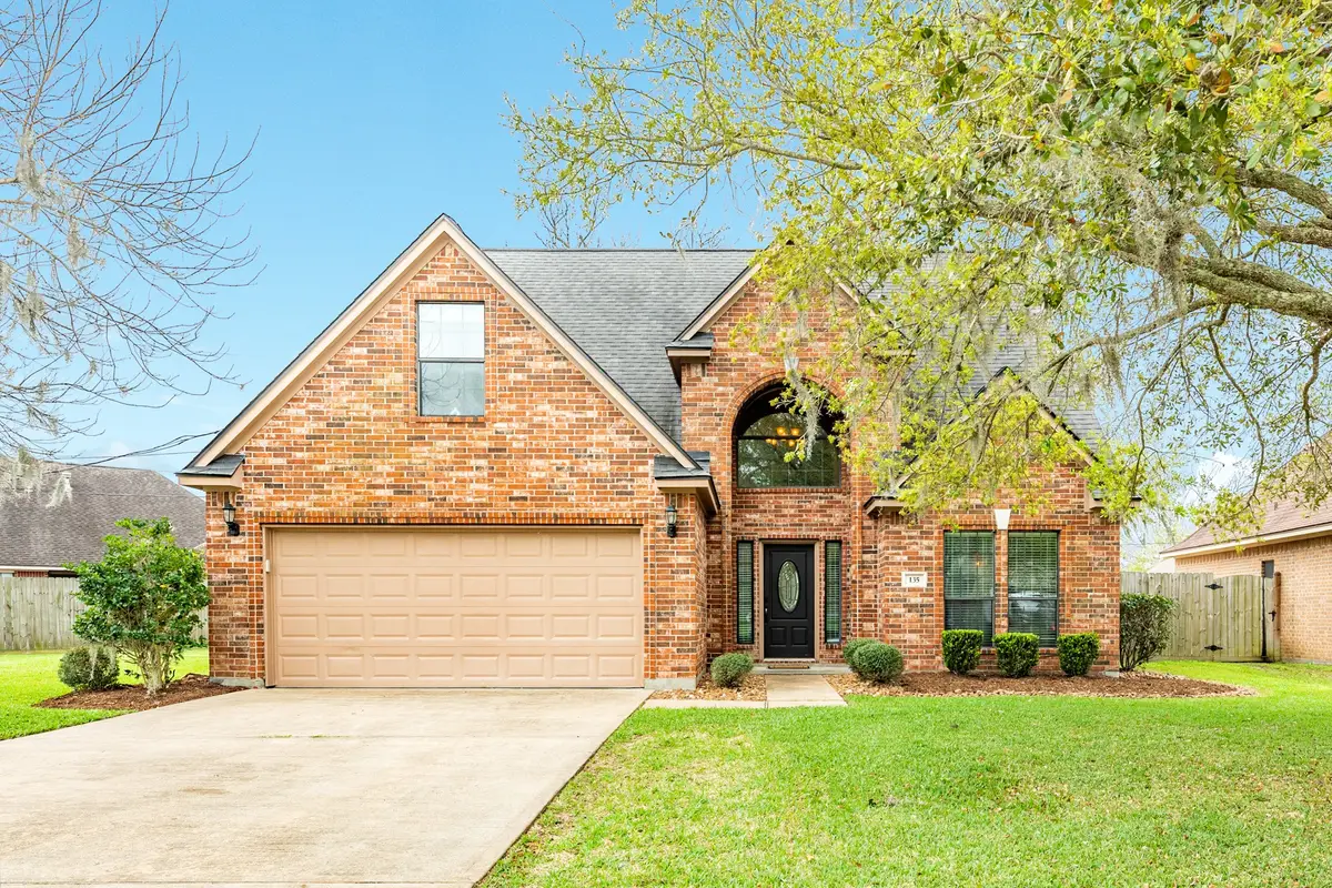 135 Sugar Cane Cir, Lake Jackson, TX 77566 - #1