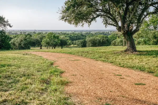 11755 Puddin Ln, Washington, TX 77880