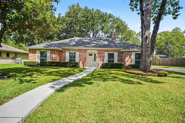 2817 Frostwood Circle, Dickinson, TX 77539