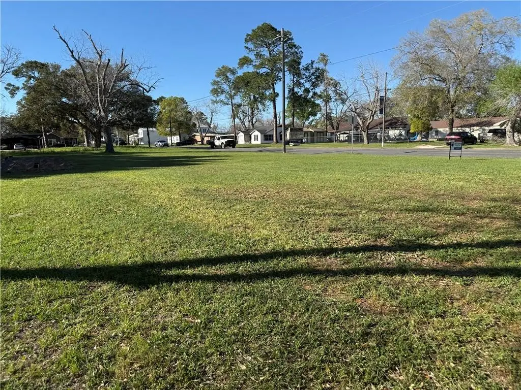 505 S Wells Street, Edna, TX 77957 - #1