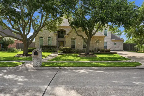 316 Overlook Drive, Friendswood, TX 77546