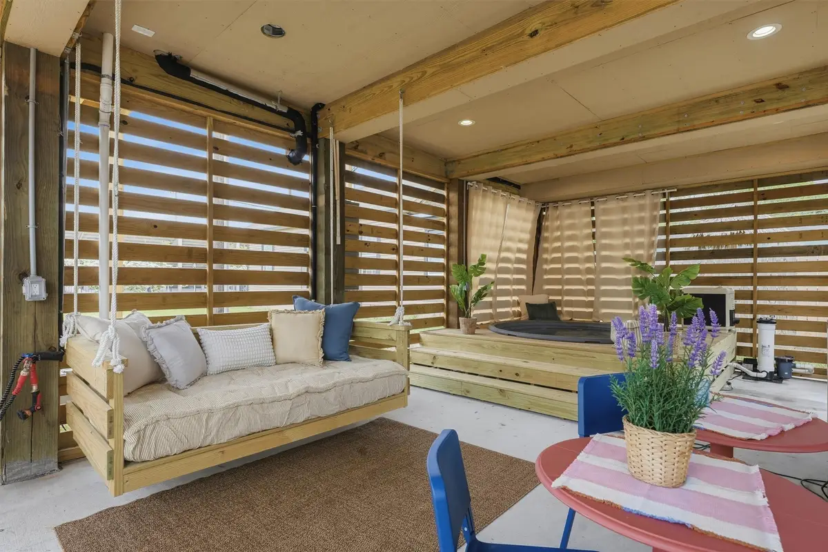 2622 Ave M 1/2, Galveston, TX 77550 - #1