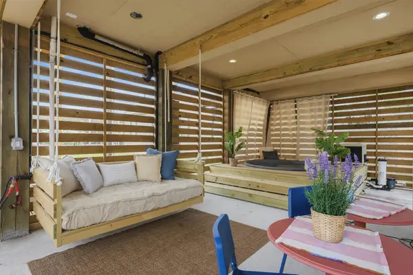 2622 Ave M 1/2, Galveston, TX 77550