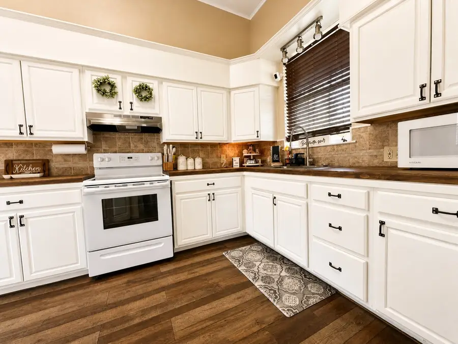 322 N Resident, Wharton, TX 77488 - #3