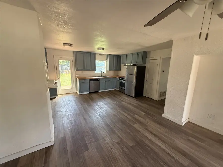 445 W Vaughan Street, Bertram, TX 78605 - Image #2