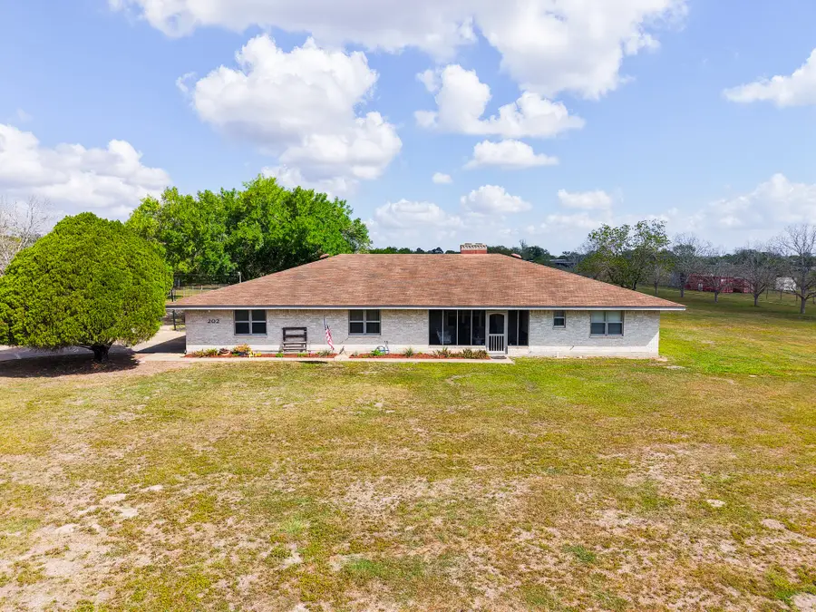 202 W Partridge Road, Victoria, TX 77905 - #2