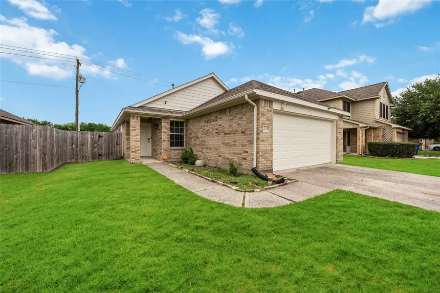 8426 Bay Run Avenue, Baytown, TX 77521 - #2