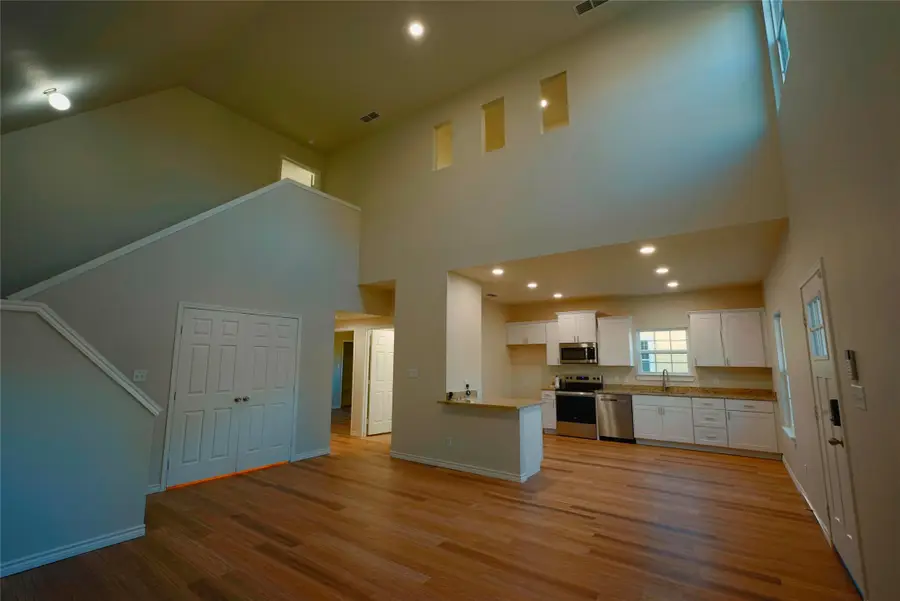 233 S Harrison Street, Longview, TX 75601 - #3