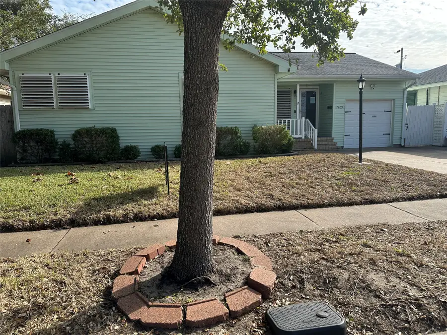 7209 Sycamore Drive, Galveston, TX 77551 - Image #2