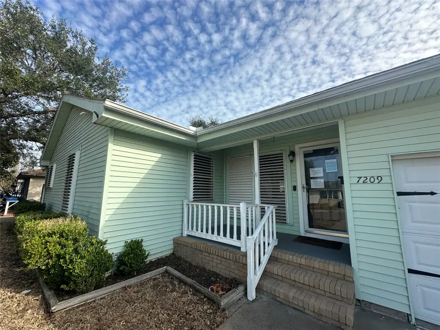7209 Sycamore Drive, Galveston, TX 77551 - Image #3