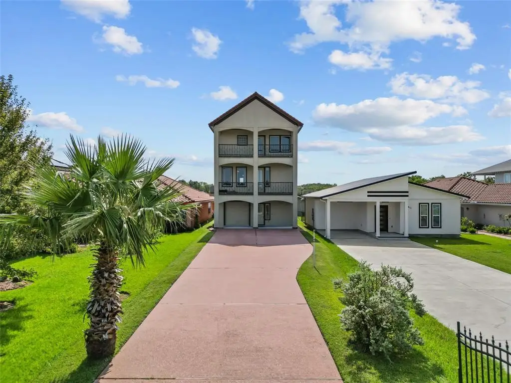 607 28th Street, Dickinson, TX 77539 - #1