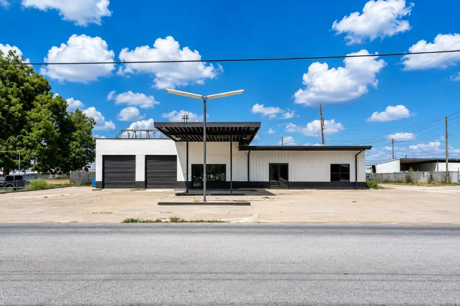 623 N Richmond Road, Wharton, TX 77488 - #3