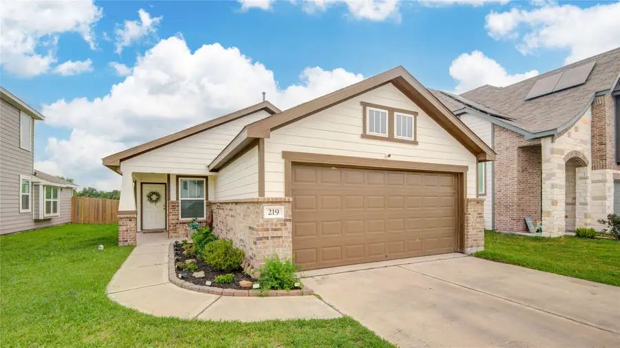 219 Lisa Marie Drive, Angleton, TX 77515 - #2