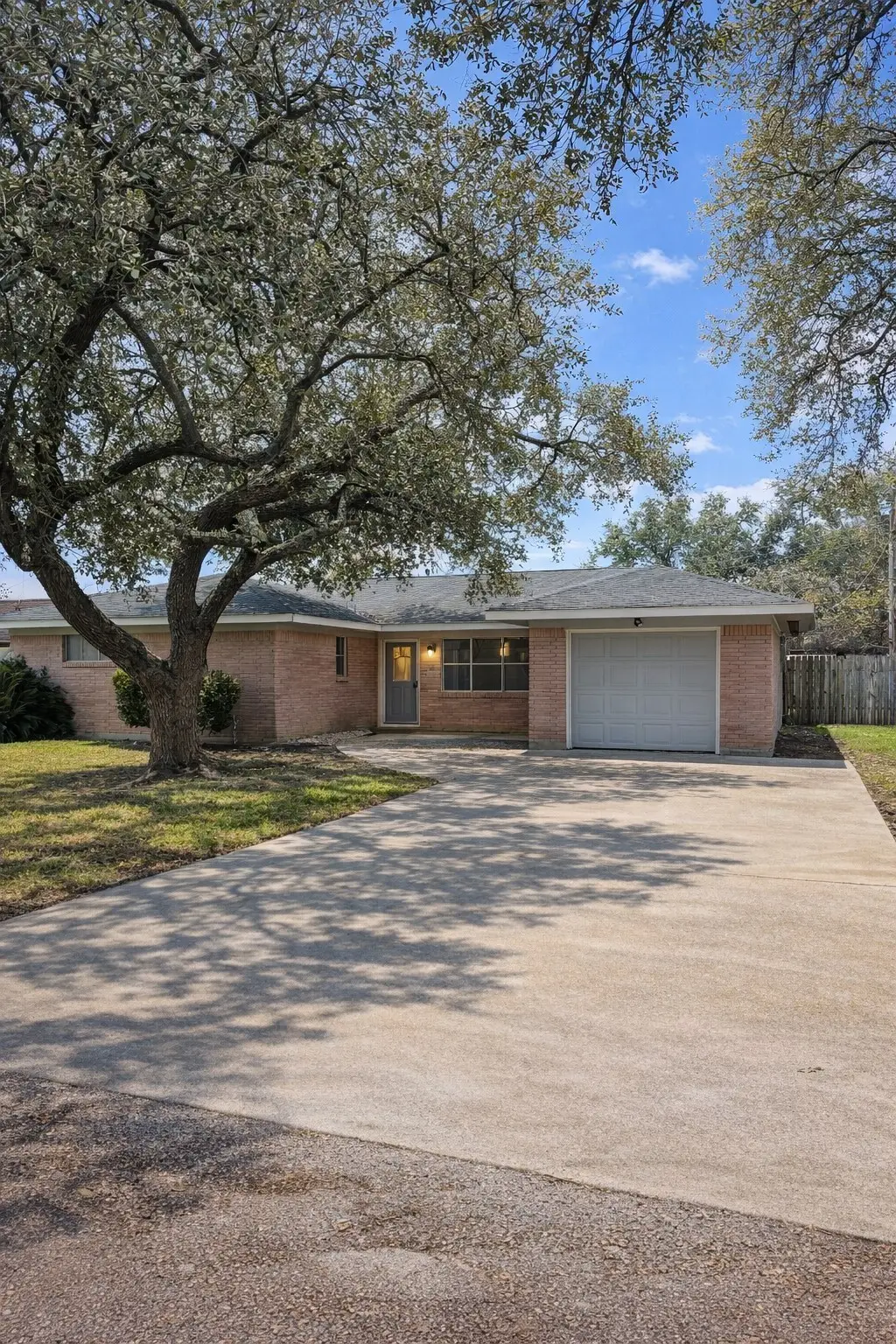 1820 Sunset Avenue, Bay City, TX 77414 - Image #1