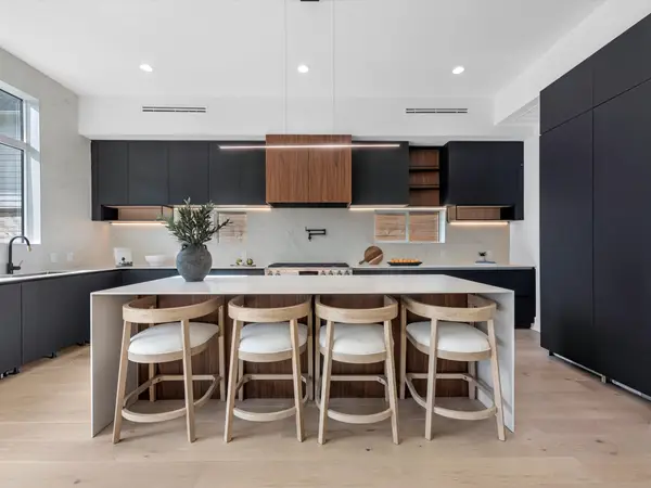 963 W 41st Street, Houston, TX 77018