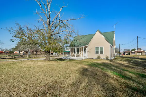 109 Maple Street, Highlands, TX 77562
