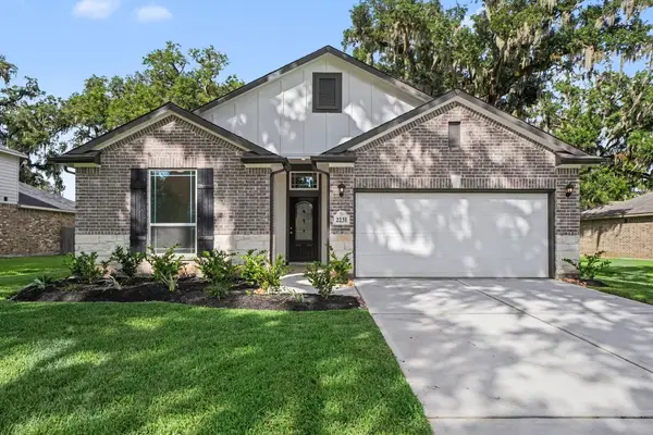 2231 Lakewood Drive, West Columbia, TX 77486