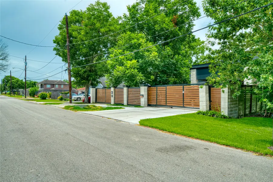 4929 Wilmington Street #A/B, Houston, TX 77033 - #2