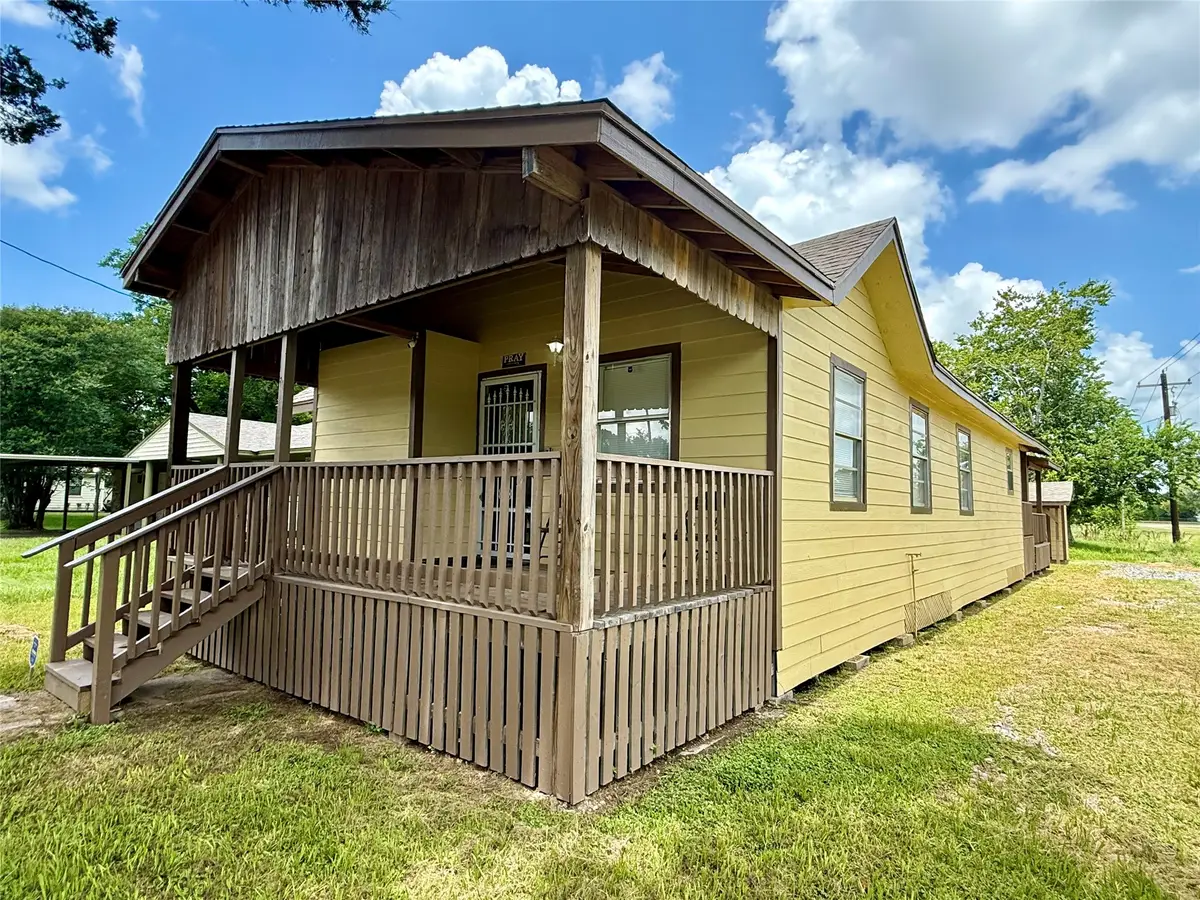 1002 W 2nd Street, El Campo, TX 77437 - #1
