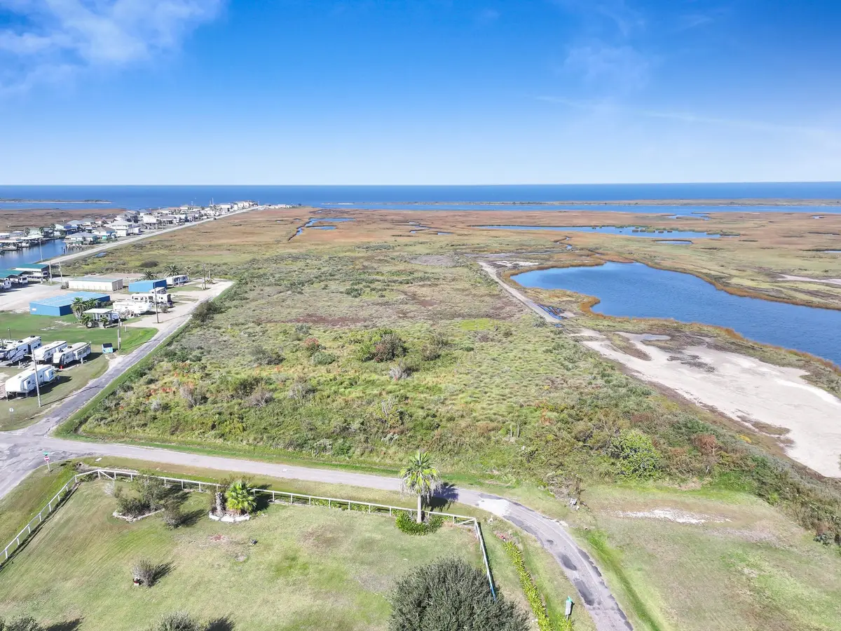 000 Middle Reef Rd, Crystal Beach, TX 77650 - Image #1