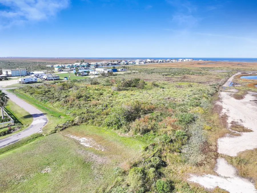 000 Middle Reef Rd, Crystal Beach, TX 77650 - Image #2