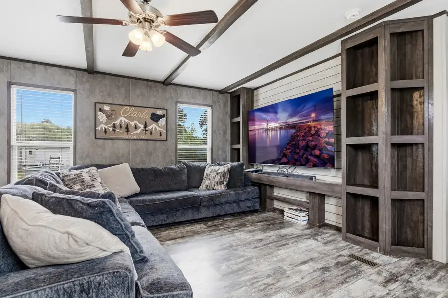 428 W Pine, Winnie, TX 77665 - #2